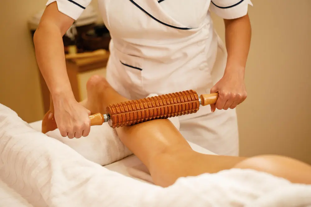 Focused slimming and anti-cellulite massage therapy
