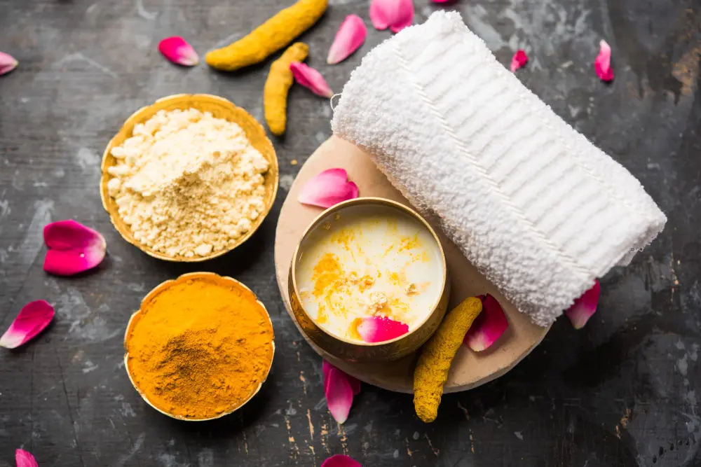 A traditional herbal scrub that warms the body.