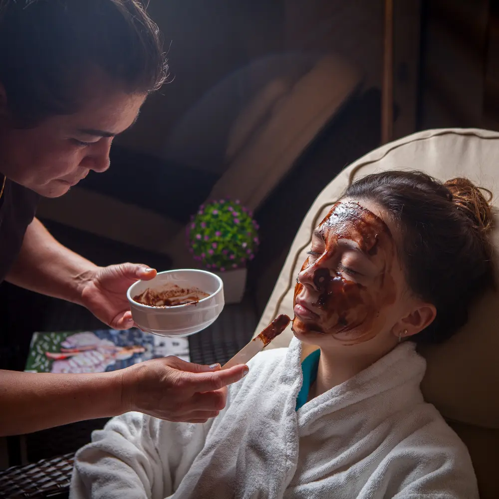 Detoxifying body wrap treatment to firm and rejuvenate the skin