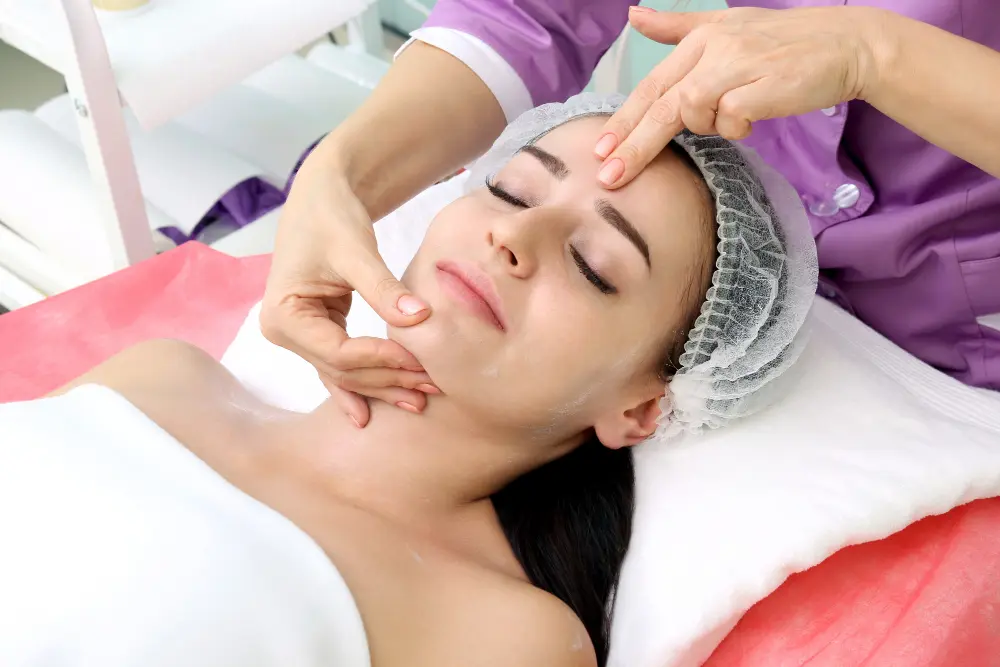 Targeted eye treatment to reduce puffiness and dark circles